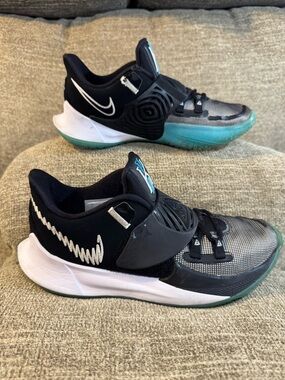 Nike Kyrie Low 3 Men’s Moon color Style Code: CJ1286-001 Size 8